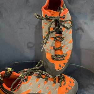 Women's rock climbing shoes